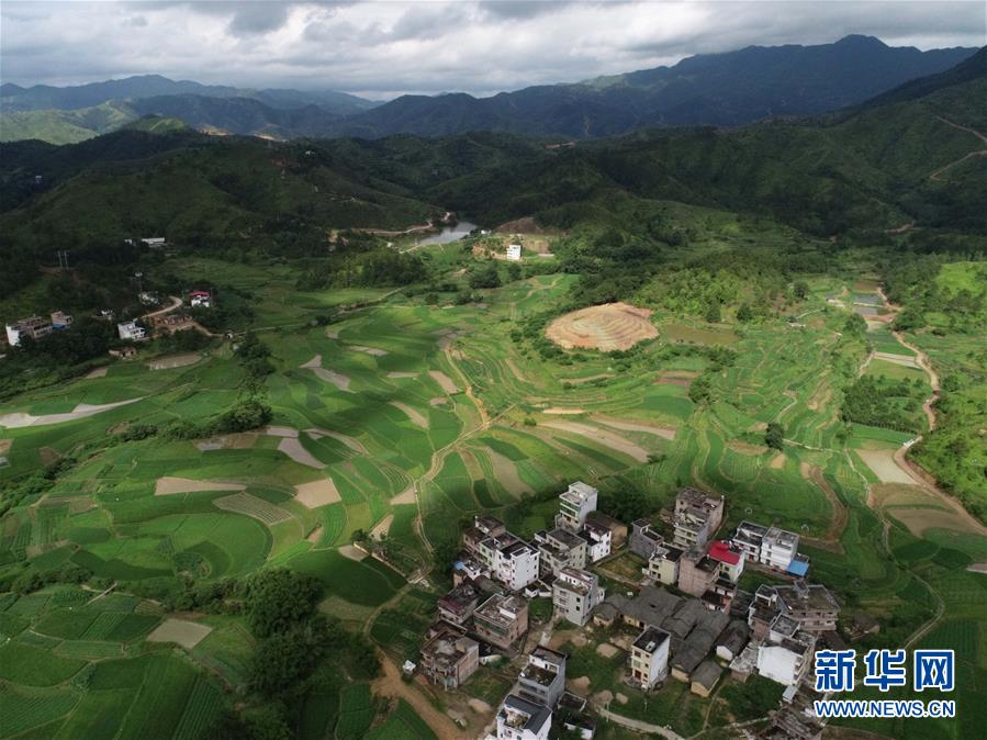 （在習(xí)近平新時(shí)代中國特色社會主義思想指引下——新時(shí)代新作為新篇章·習(xí)近平總書記關(guān)切事·圖文互動）（4）新生活、新盼頭——脫貧攻堅(jiān)新形勢速覽