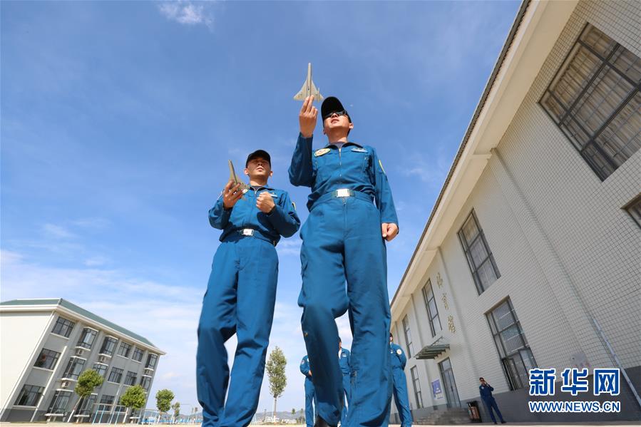 （圖文互動）（3）5290小時(shí)！中國空軍殲擊機(jī)飛行紀(jì)錄保持者光榮停飛