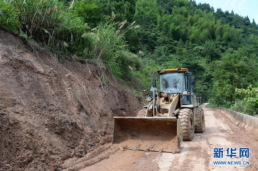 （防汛抗洪·圖文互動）（1）修路通水忙重建 補(bǔ)種搶收復(fù)生產(chǎn)——湘西山洪后恢復(fù)生產(chǎn)生活見聞