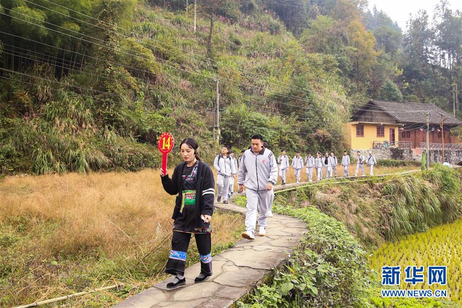 （在習近平新時代中國特色社會主義思想指引下——新時代新作為新篇章·習近平總書記關切事·圖文互動）（3）精準扶貧7年，十八洞村“長”出10余種新職業(yè)