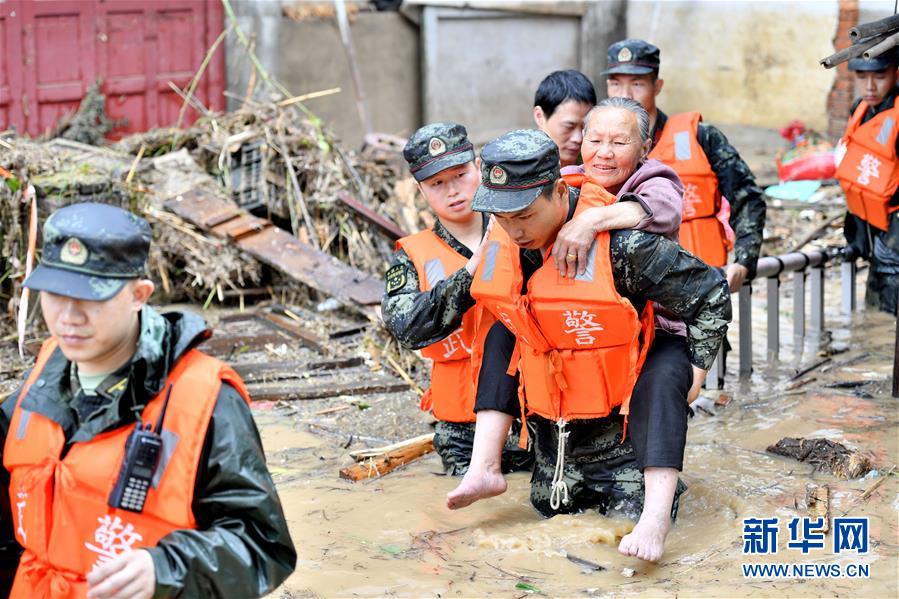 （新華全媒頭條·圖文互動）（5）沿著中國特色強軍之路闊步前進——黨中央、中央軍委領(lǐng)導(dǎo)推進國防和軍隊建設(shè)70年紀實