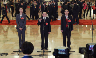 魏秋月、孟廣祿、薛晨陽(yáng)代表接受采訪