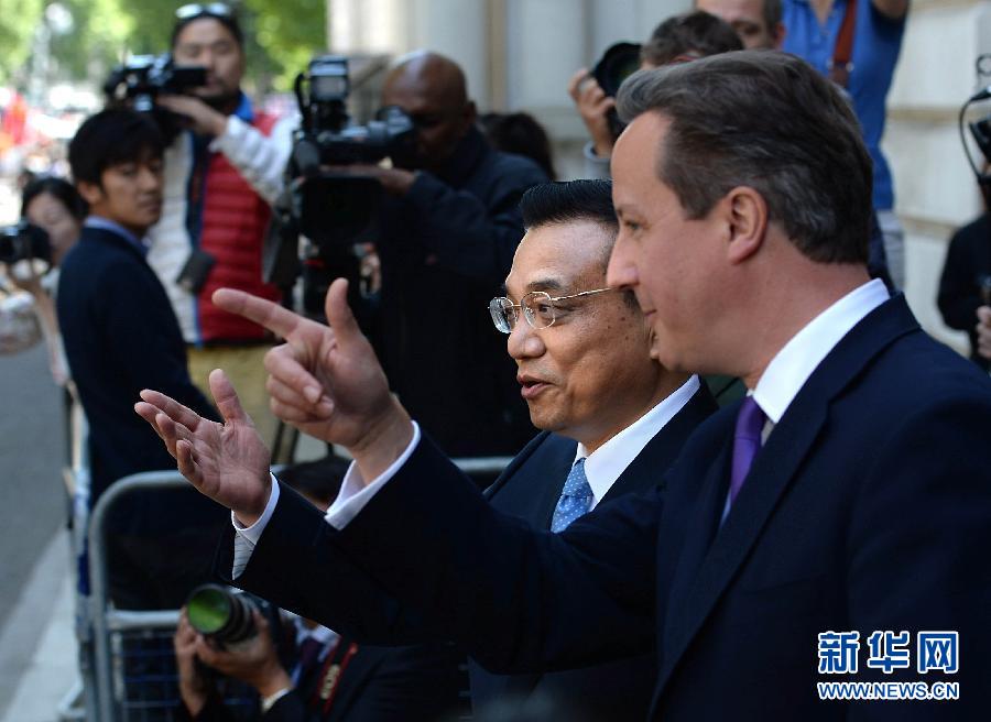 6月17日，中國國務(wù)院總理李克強在倫敦唐寧街10號首相府同英國首相卡梅倫舉行中英總理年度會晤。新華社記者 李濤 攝