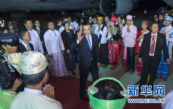 11月12日，中國國務院總理李克強抵達內(nèi)比都，出席東亞合作領導人系列會議并對緬甸進行正式訪問。 新華社記者王曄攝