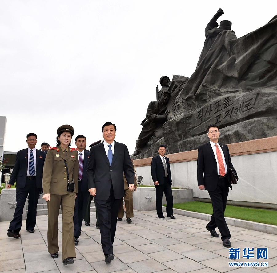 10月10日，正在朝鮮訪問的中共中央政治局常委、中央書記處書記劉云山在平壤參觀朝鮮祖國解放戰(zhàn)爭勝利紀念館。 新華社記者 李濤 攝