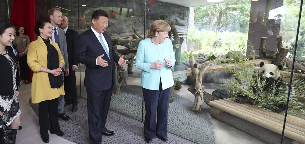 習近平同德國總理默克爾共同出席柏林動物園大熊貓館開館儀式