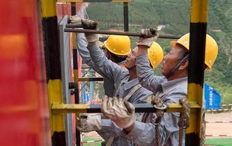 中老鐵路元江特大橋開始架梁